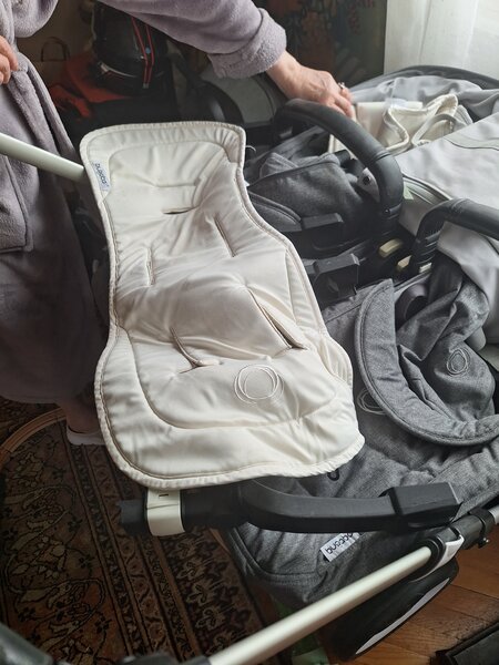 Carucior gemeni si scaune masina