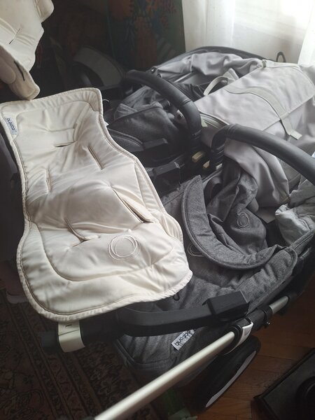 Carucior gemeni si scaune masina