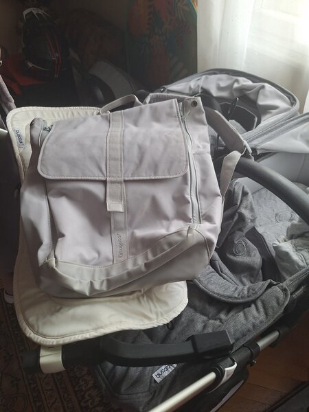 Carucior gemeni si scaune masina