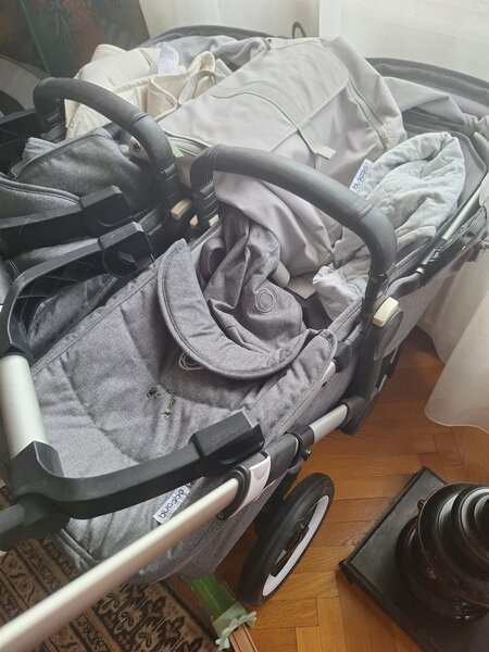 Carucior gemeni si scaune masina