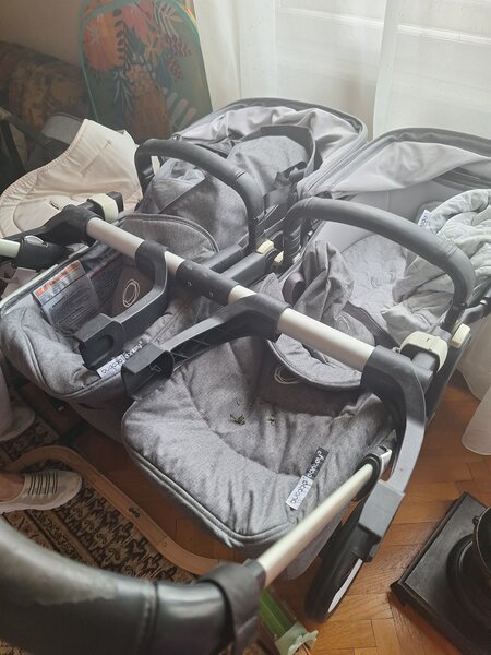 Carucior gemeni si scaune masina