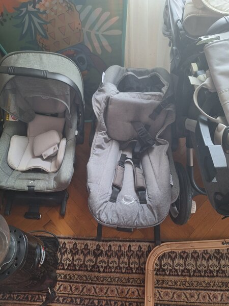 Carucior gemeni si scaune masina